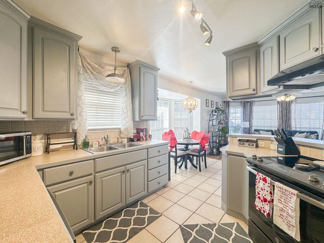 4806 PINEHURST DRIVE, Wichita Falls, TX 76310