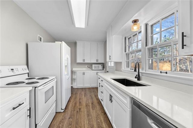 6102 W 67th Terrace, Overland Park, KS 66204