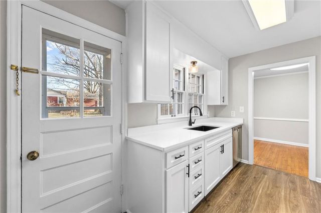 6102 W 67th Terrace, Overland Park, KS 66204