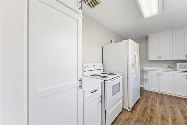 6102 W 67th Terrace, Overland Park, KS 66204