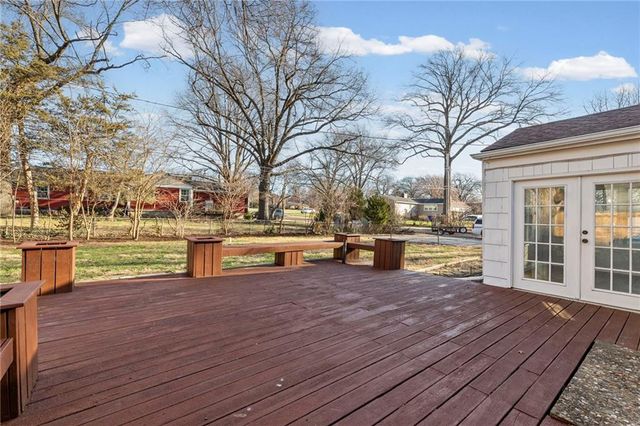 6102 W 67th Terrace, Overland Park, KS 66204