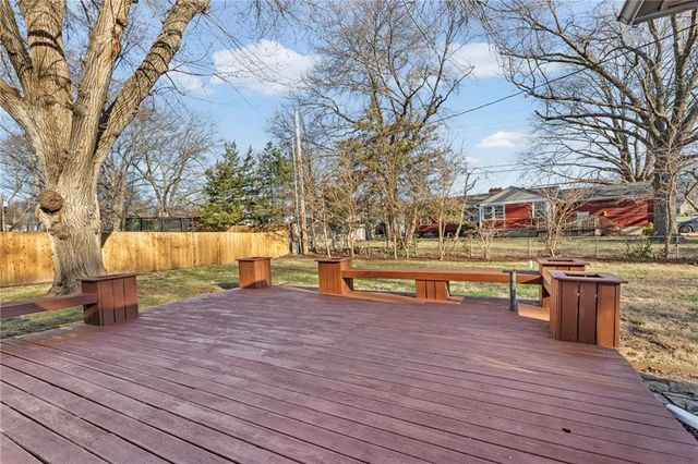 6102 W 67th Terrace, Overland Park, KS 66204