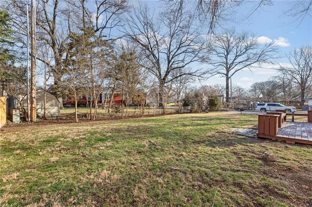 6102 W 67th Terrace, Overland Park, KS 66204