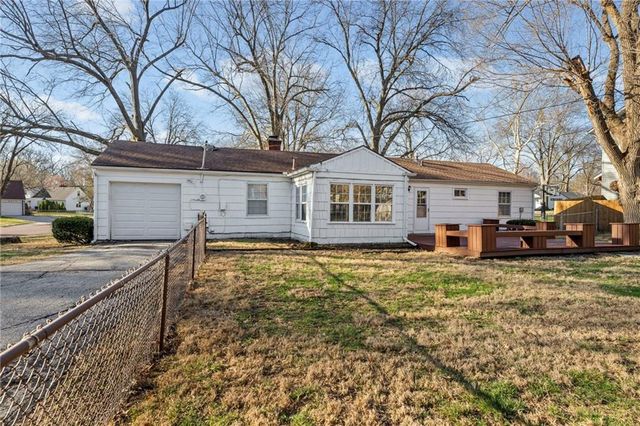 6102 W 67th Terrace, Overland Park, KS 66204