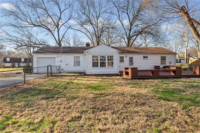 6102 W 67th Terrace, Overland Park, KS 66204