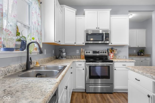 2015 Amur Court, Columbus, IN 47201