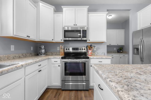 2015 Amur Court, Columbus, IN 47201