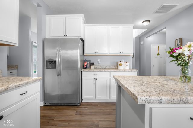 2015 Amur Court, Columbus, IN 47201