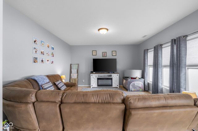 2015 Amur Court, Columbus, IN 47201