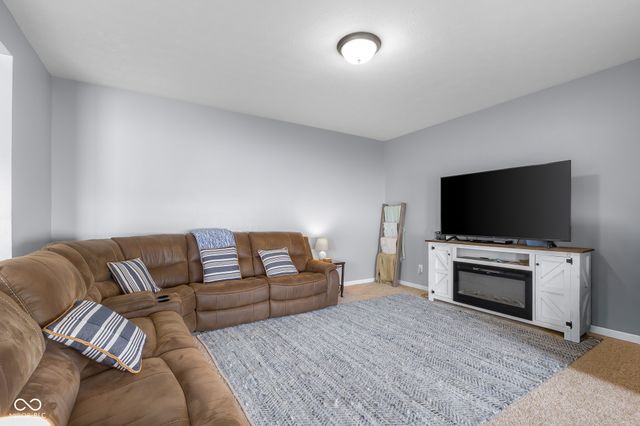 2015 Amur Court, Columbus, IN 47201