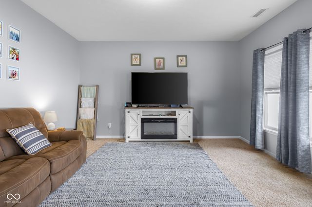 2015 Amur Court, Columbus, IN 47201