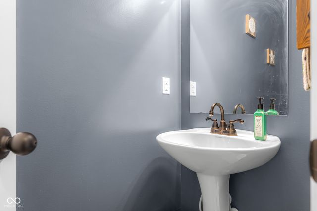 2015 Amur Court, Columbus, IN 47201