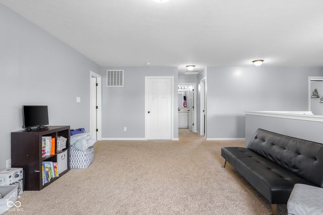 2015 Amur Court, Columbus, IN 47201