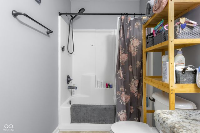 2015 Amur Court, Columbus, IN 47201