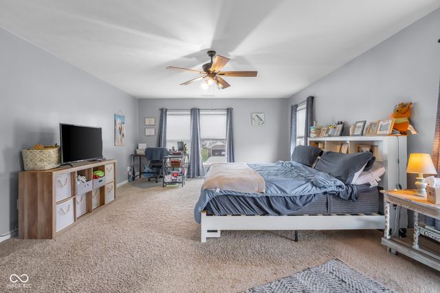 2015 Amur Court, Columbus, IN 47201