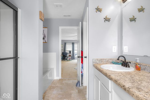 2015 Amur Court, Columbus, IN 47201