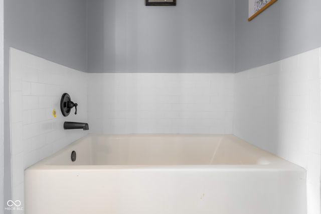 2015 Amur Court, Columbus, IN 47201