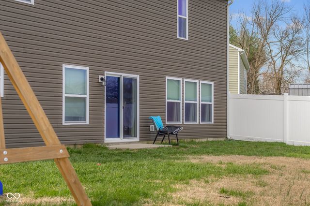 2015 Amur Court, Columbus, IN 47201