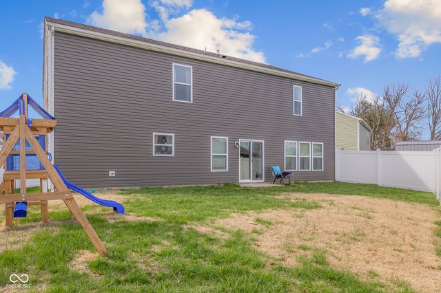 2015 Amur Court, Columbus, IN 47201