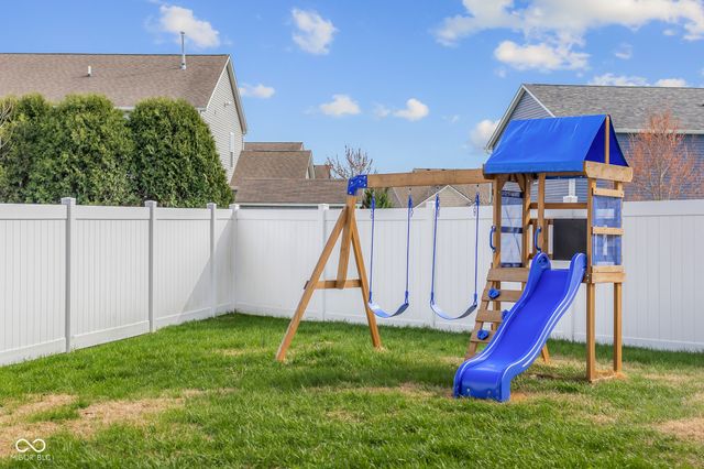 2015 Amur Court, Columbus, IN 47201