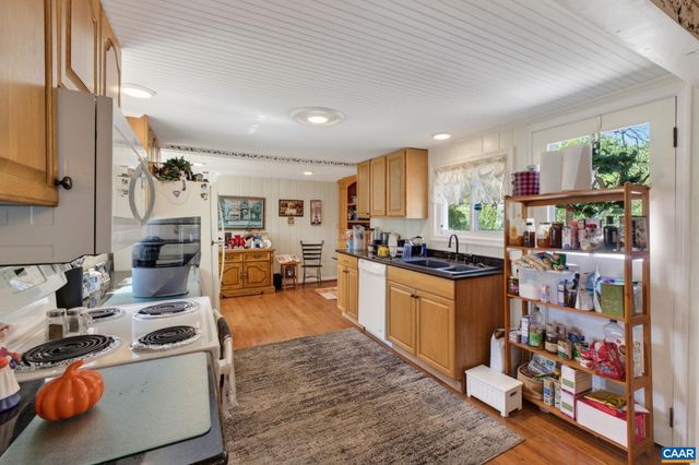 28 RIDGEWAY FARM CT, Keswick, VA 22947