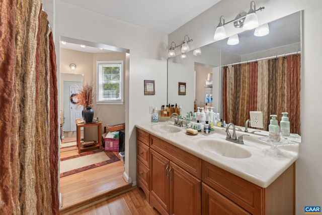 28 RIDGEWAY FARM CT, Keswick, VA 22947