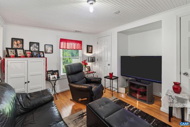 28 RIDGEWAY FARM CT, Keswick, VA 22947