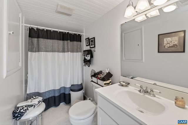 28 RIDGEWAY FARM CT, Keswick, VA 22947