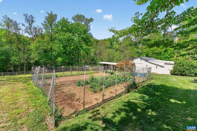 28 RIDGEWAY FARM CT, Keswick, VA 22947