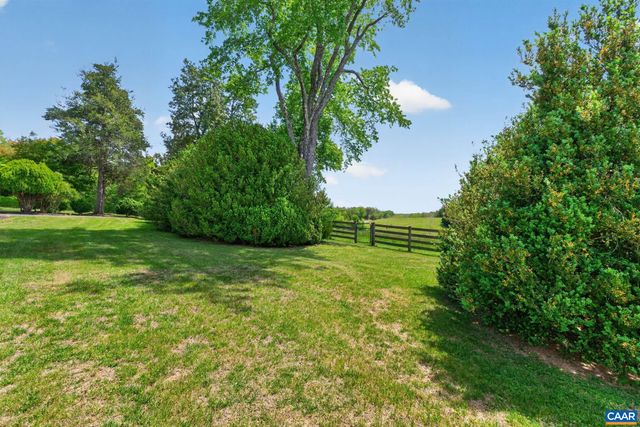 28 RIDGEWAY FARM CT, Keswick, VA 22947