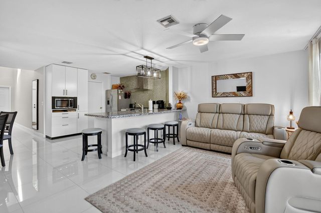 2260 Discovery Circle W, Deerfield Beach, FL 33442