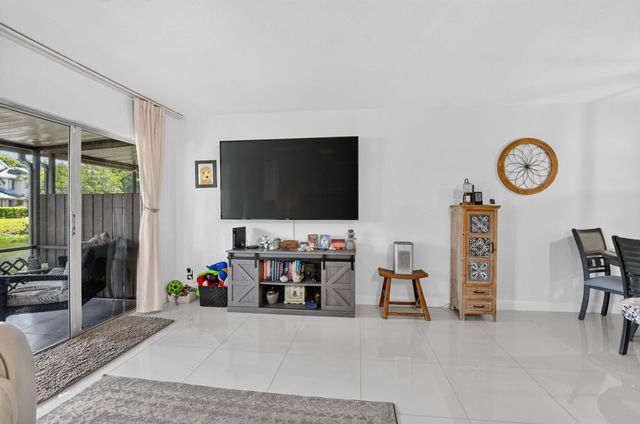 2260 Discovery Circle W, Deerfield Beach, FL 33442
