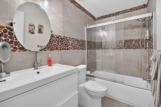 2260 Discovery Circle W, Deerfield Beach, FL 33442