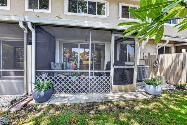 2260 Discovery Circle W, Deerfield Beach, FL 33442