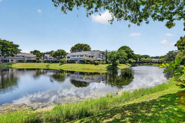 2260 Discovery Circle W, Deerfield Beach, FL 33442