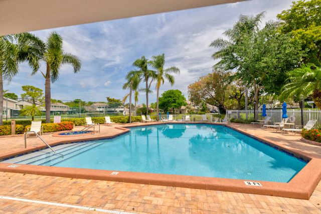 2260 Discovery Circle W, Deerfield Beach, FL 33442