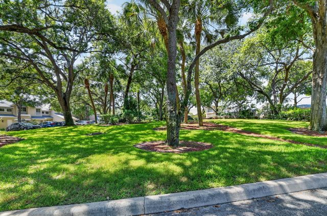 2260 Discovery Circle W, Deerfield Beach, FL 33442