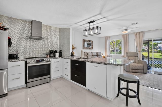 2260 Discovery Circle W, Deerfield Beach, FL 33442