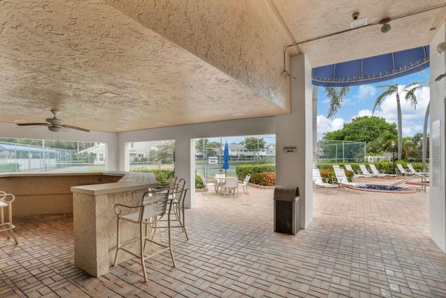 2260 Discovery Circle W, Deerfield Beach, FL 33442