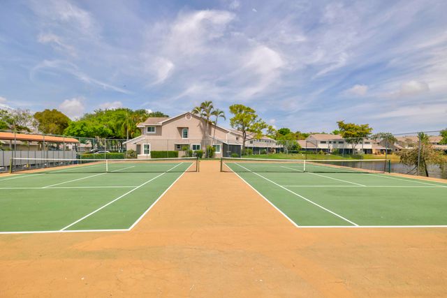 2260 Discovery Circle W, Deerfield Beach, FL 33442