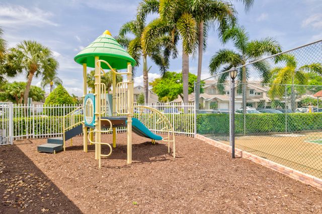 2260 Discovery Circle W, Deerfield Beach, FL 33442