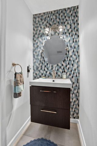 2260 Discovery Circle W, Deerfield Beach, FL 33442