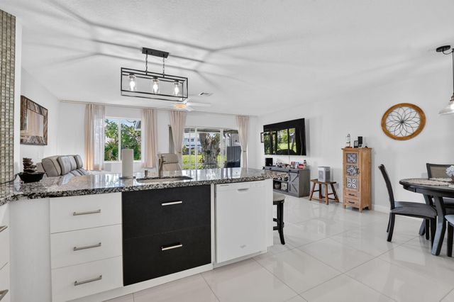 2260 Discovery Circle W, Deerfield Beach, FL 33442