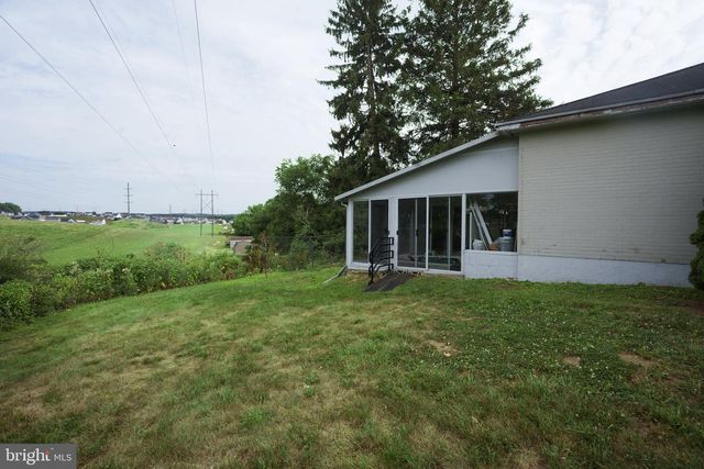 1020 HANOVER RD, York, PA 17408