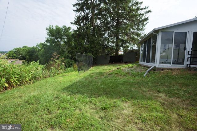 1020 HANOVER RD, York, PA 17408