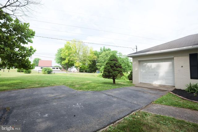 1020 HANOVER RD, York, PA 17408