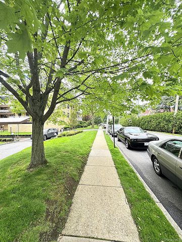 40 Stoner 3bb, Great Neck, NY 11021