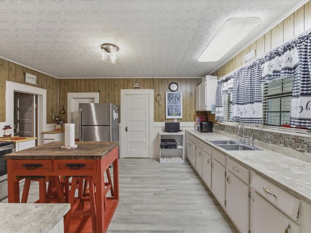 2414 E Ennis Avenue A, Ennis, TX 75119