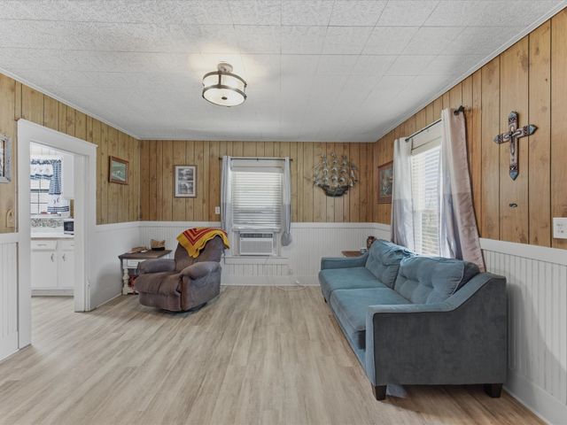 2414 E Ennis Avenue A, Ennis, TX 75119