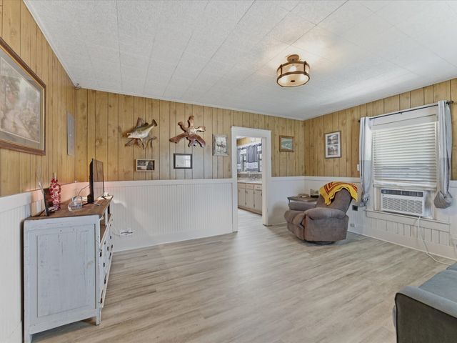 2414 E Ennis Avenue A, Ennis, TX 75119